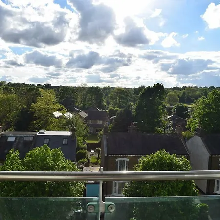 Tranquil Apartment With Stunning Views Enfield Exterior photo