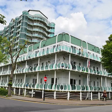 Tranquil Apartment With Stunning Views Enfield Exterior photo