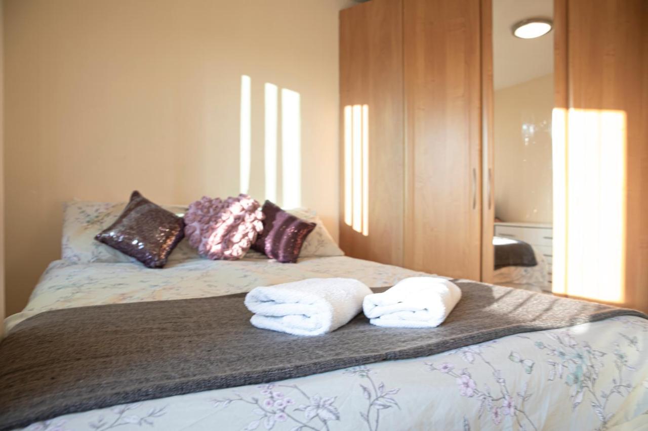 Tranquil With Stunning Views Apartment Enfield